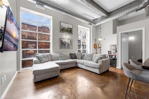 208-11 Rebecca St, Hamilton, ON, L8R3H7 | Card Image