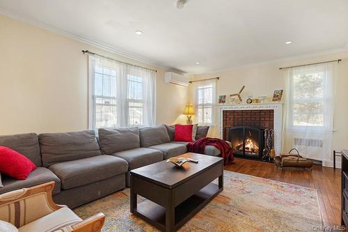 199 South Rd, White Plains, NY, 10603-2809 | Card Image