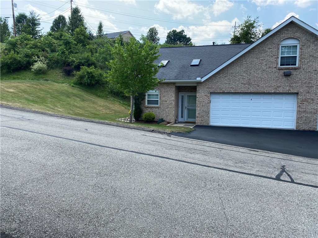 Elena Ave, New Kensington, PA 15068