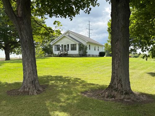 32670 Chicago Trl, New Carlisle, IN, 46552-8101 | Card Image