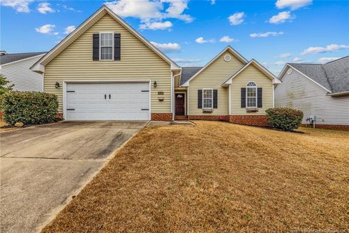 817 Bramblegate Rd, Hope Mills, NC, 28348-5697 | Card Image