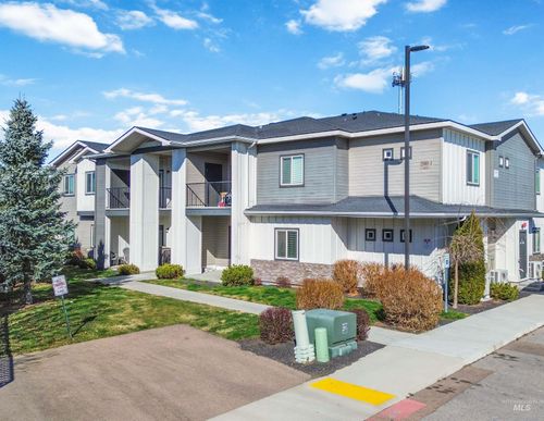 2985 N Meridian Rd, Meridian, ID, 83646-7034 | Card Image