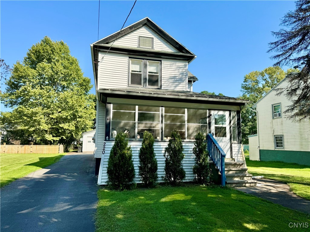 Elm St, Minoa, NY 13116