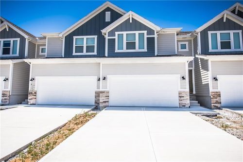 3712 Sw Walsh Dr, Lee's Summit, MO, 64082-2206 | Card Image