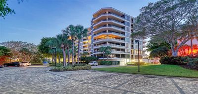 C807 - 535 Sanctuary Drive, Condo with 3 bedrooms, 3 bathrooms and null parking in Longboat Key FL | Image 2