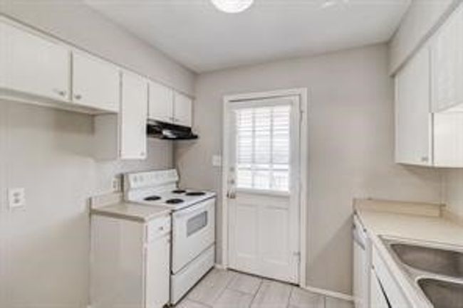 5742 Marina Dr, Townhouse with 3 bedrooms, 2 bathrooms and null parking in Garland TX | Image 27