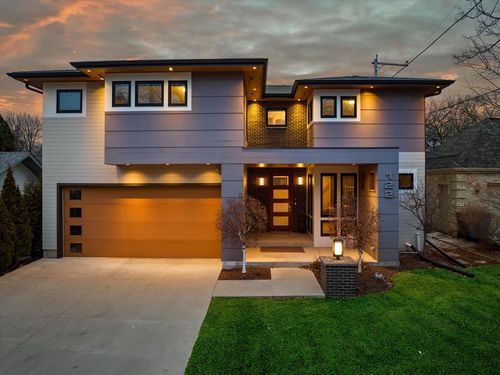 122 W Devon Street, Whitefish Bay, WI, 53217 | Card Image