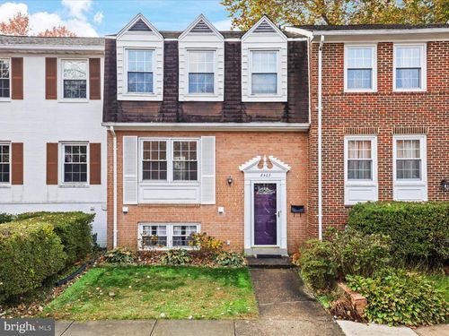 8403 Thompson Rd, ANNANDALE, VA, 22003-1143 | Card Image