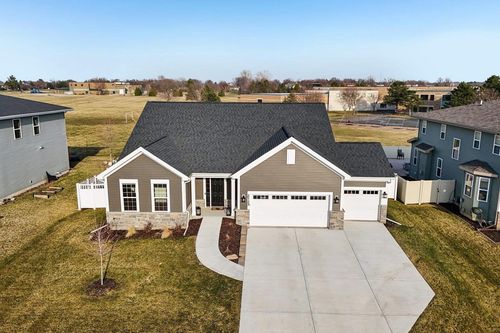 2725 Wayfair St, Fitchburg, WI, 53711-9600 | Card Image