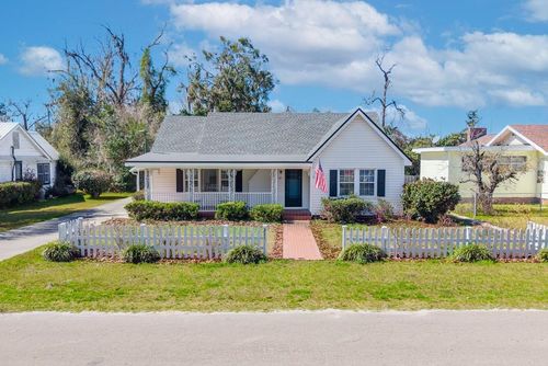 211 Se 2nd St, Trenton, FL, 32693-3209 | Card Image