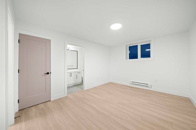 5628 Chaffey Ave, Home with 6 bedrooms, 5 bathrooms and 2 parking in Burnaby BC | Image 34