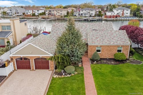 209 Shore Dr, Massapequa, NY, 11758-8225 | Card Image