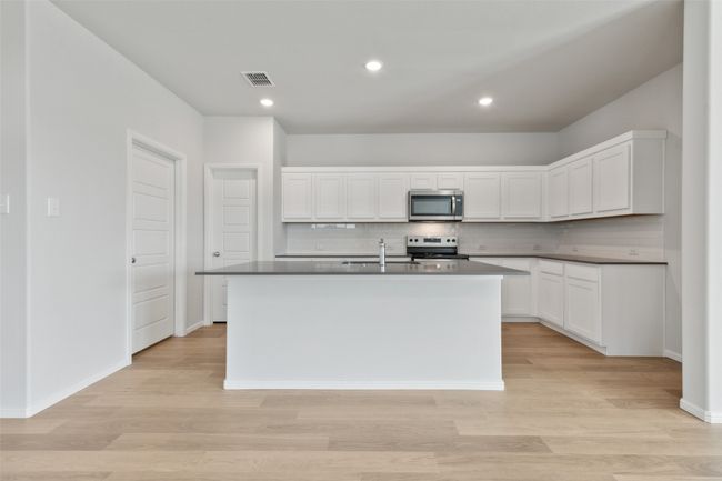 9229 Wild Stampede Way, House other with 4 bedrooms, 3 bathrooms and null parking in Crowley TX | Image 6