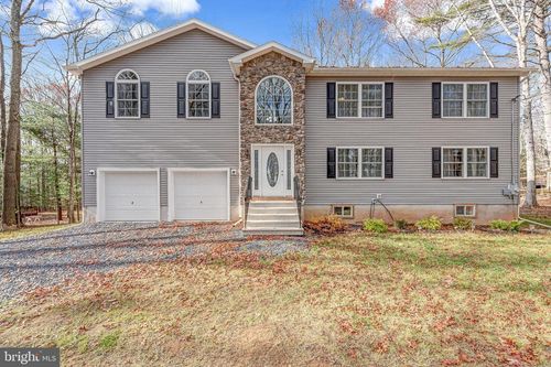 117 Edgewood Ln, Kunkletown, PA, 18058-8042 | Card Image