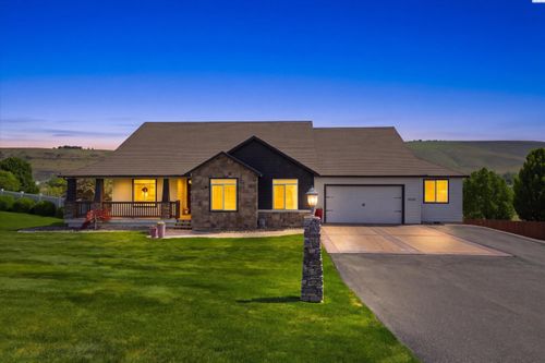 98303 E Ridgeview Dr, Kennewick, WA, 99338-7513 | Card Image