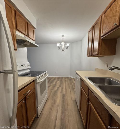 28187 Raleigh Crescent Dr, Chesterfield Township, MI, 48051 | Card Image