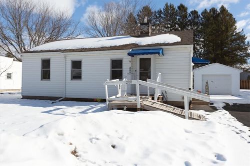 208 14th St Se, Menomonie, WI, 54751-2041 | Card Image