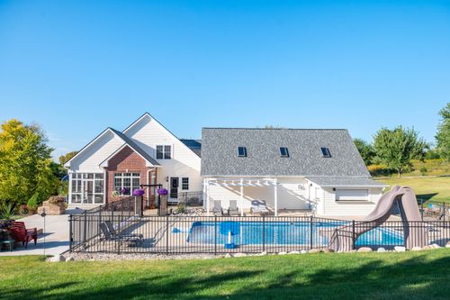 4233349 Glen View Ct, Nashotah, WI, 53058-9549 | Card Image