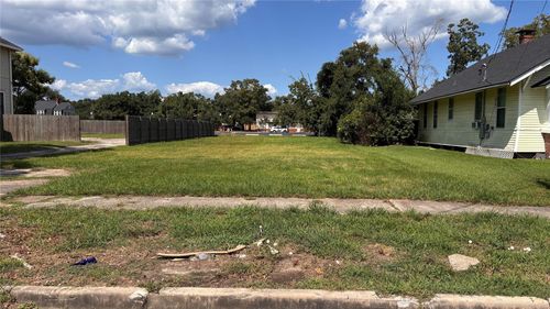 2344 Broadway St, Beaumont, TX, 77702-2004 | Card Image