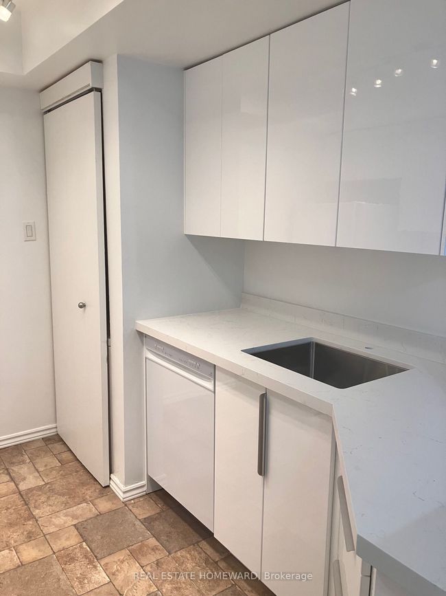 417 - 1001 Bay St, Condo with 2 bedrooms, 1 bathrooms and 1 parking in Toronto ON | Image 9