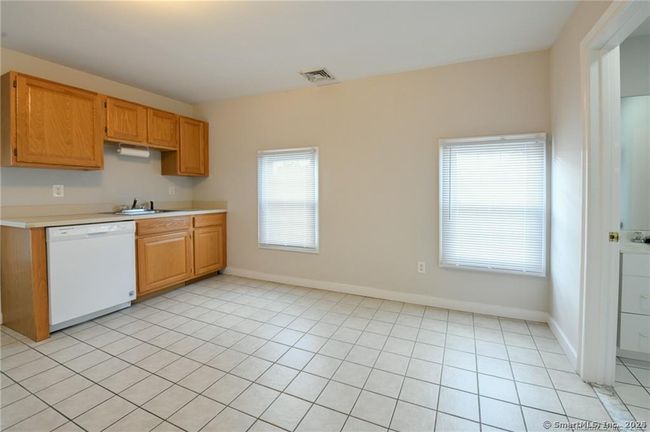 217 Maple Ave, Home with 3 bedrooms, 4 bathrooms and 3 parking in Cheshire CT | Image 4