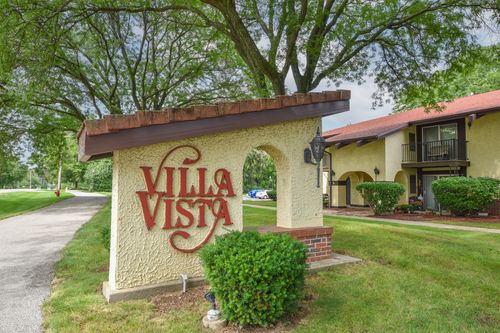 8213492 Fond Du Lac Ave, Menomonee Falls, WI, 53051-7284 | Card Image
