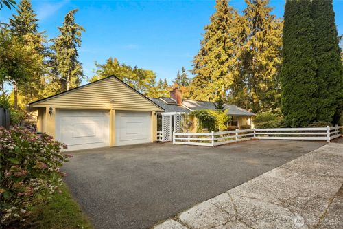 2108 Ne 165th St, Shoreline, WA, 98155-6123 | Card Image