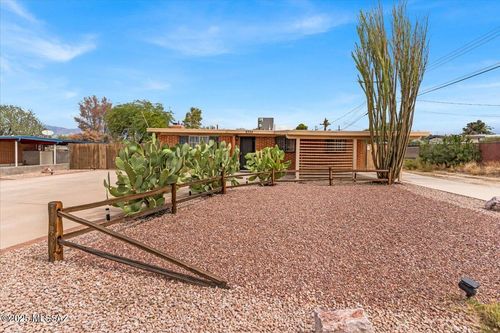 8325 E 18th Street, Tucson, AZ, 85710 | Card Image