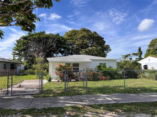 2481 Nw 154th St, Miami Gardens, FL, 33054-2744 | Card Image