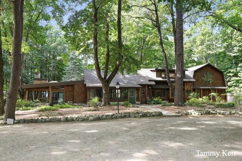 2450 Lakeshore Dr, Fennville, MI, 49408-8627 | Card Image