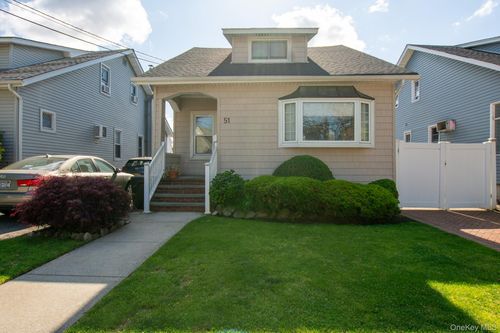 51 Hoffman St, Franklin Square, NY, 11010-2403 | Card Image