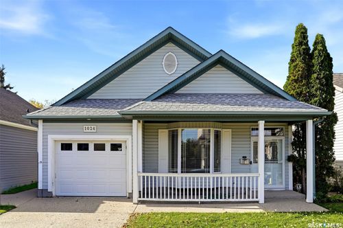 1024 Snowberry Way N, Regina, SK, S4X4N8 | Card Image