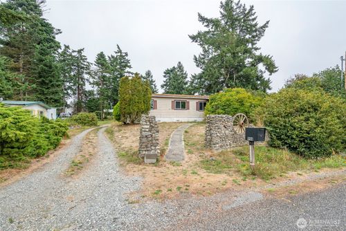 994 Diane Ave, Oak Harbor, WA, 98277-8224 | Card Image