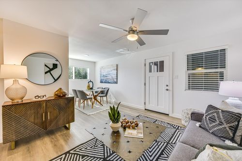 206-3703 Harmon Ave, Austin, TX, 78705-1840 | Card Image