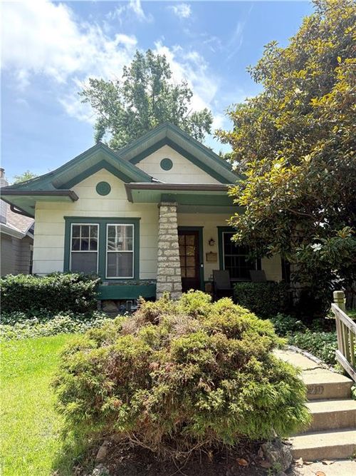 829 W 40th St, Kansas City, MO, 64111-4005 | Card Image