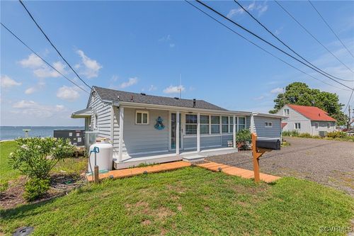 488 Riverside Dr, Deltaville, VA, 23043-2261 | Card Image