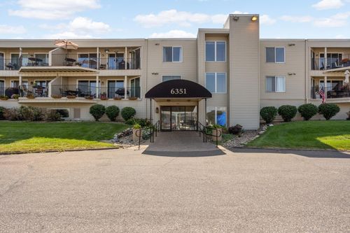 233-6351 Saint Croix Trl N, Stillwater, MN, 55082-6975 | Card Image