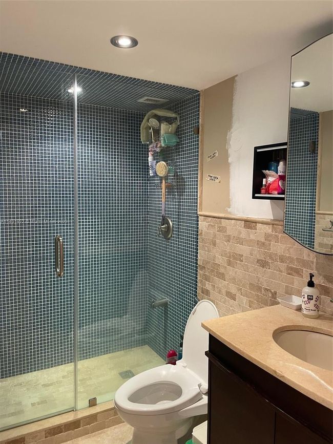 APT-1619 - 3180 S Ocean Dr, Condo with 2 bedrooms, 2 bathrooms and null parking in Hallandale Beach FL | Image 13