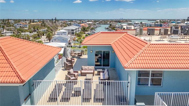 Private, massive rooftop Terrace | Image 6