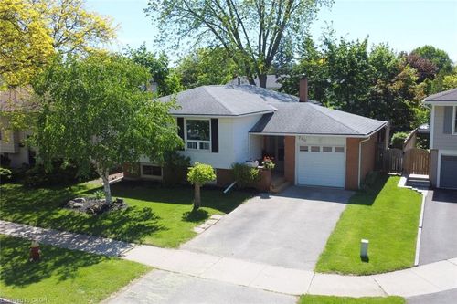 740 Hyde Rd, Burlington, ON, L7S1S7 | Card Image