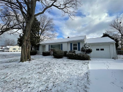 1401 Missouri Ave, Lorain, OH, 44052-3247 | Card Image