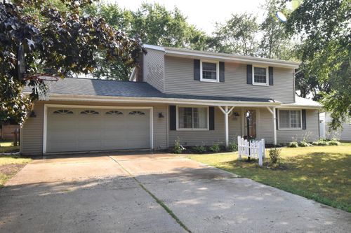 14445 W Butternut Trl, New Berlin, WI, 53151-5207 | Card Image