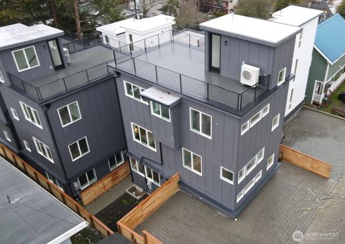 631 W Emerson St, Seattle, WA, 98119-1526 | Card Image