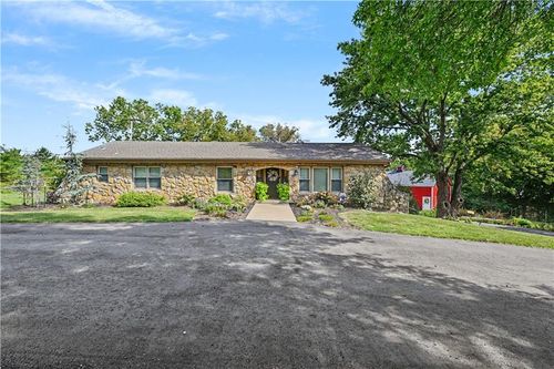 31470 W 89th St, De Soto, KS, 66018-9156 | Card Image