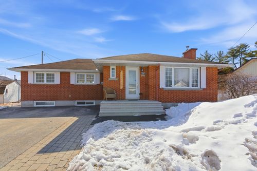 714 Rue Des Patriotes, Gatineau, QC, J8P3Z8 | Card Image