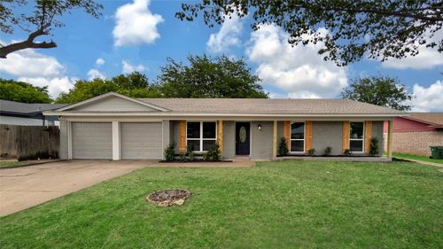 3205 Jamestown Dr, Forest Hill, TX, 76140-1835 | Card Image