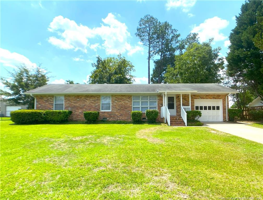 Halifax Dr, Fayetteville, NC 28303