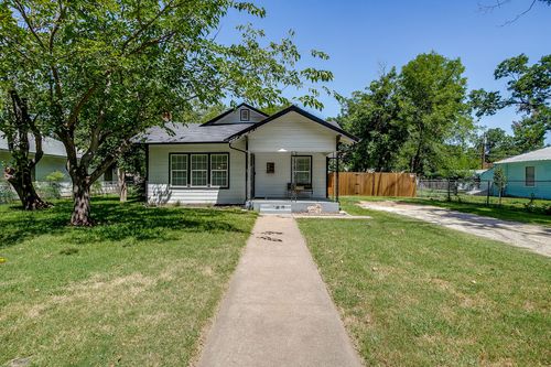 404 Poindexter Ave, Cleburne, TX, 76033-4426 | Card Image
