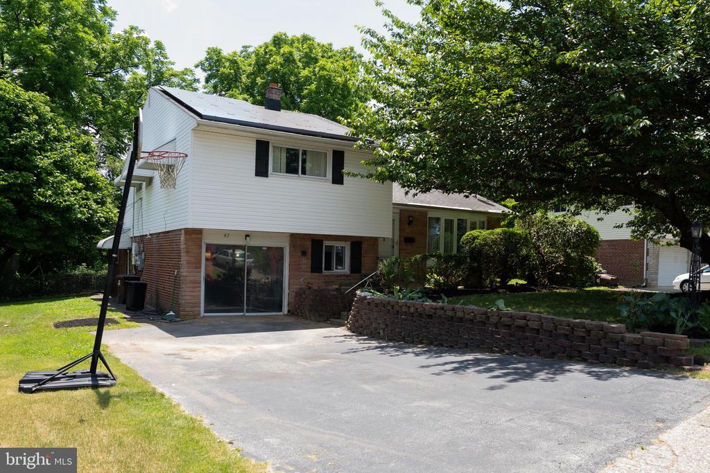 Rose Ln, Lansdowne, PA 19050