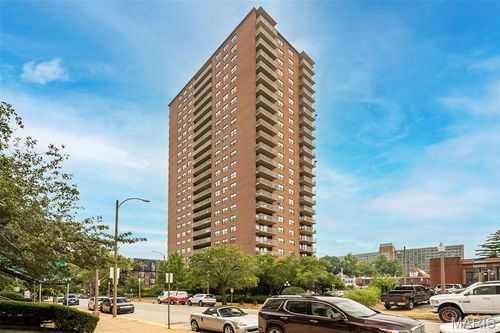 2e-4466 W Pine Blvd, Saint Louis, MO, 63108-2327 | Card Image
